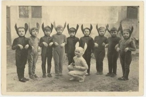 creepy_halloween_costumes_1900s_4