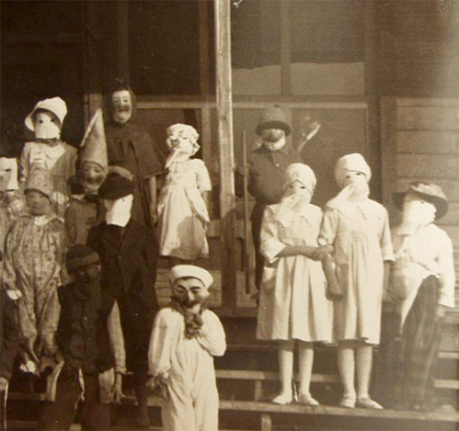 creepy_halloween_costumes_1900s_10